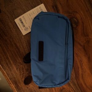 Athleta Women’s cross body Belt Bag in Blue